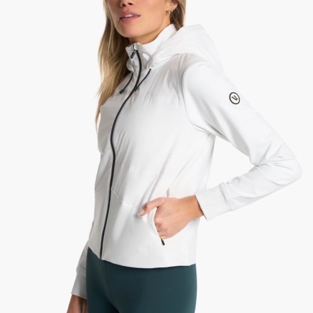Vuori Women's White Hooded chilled out full zip